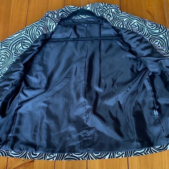 🌟Rafaella Woman’s 3/4 sleeve Black White Button Blazer Abstract Print Size: S - Picture 8 of 11